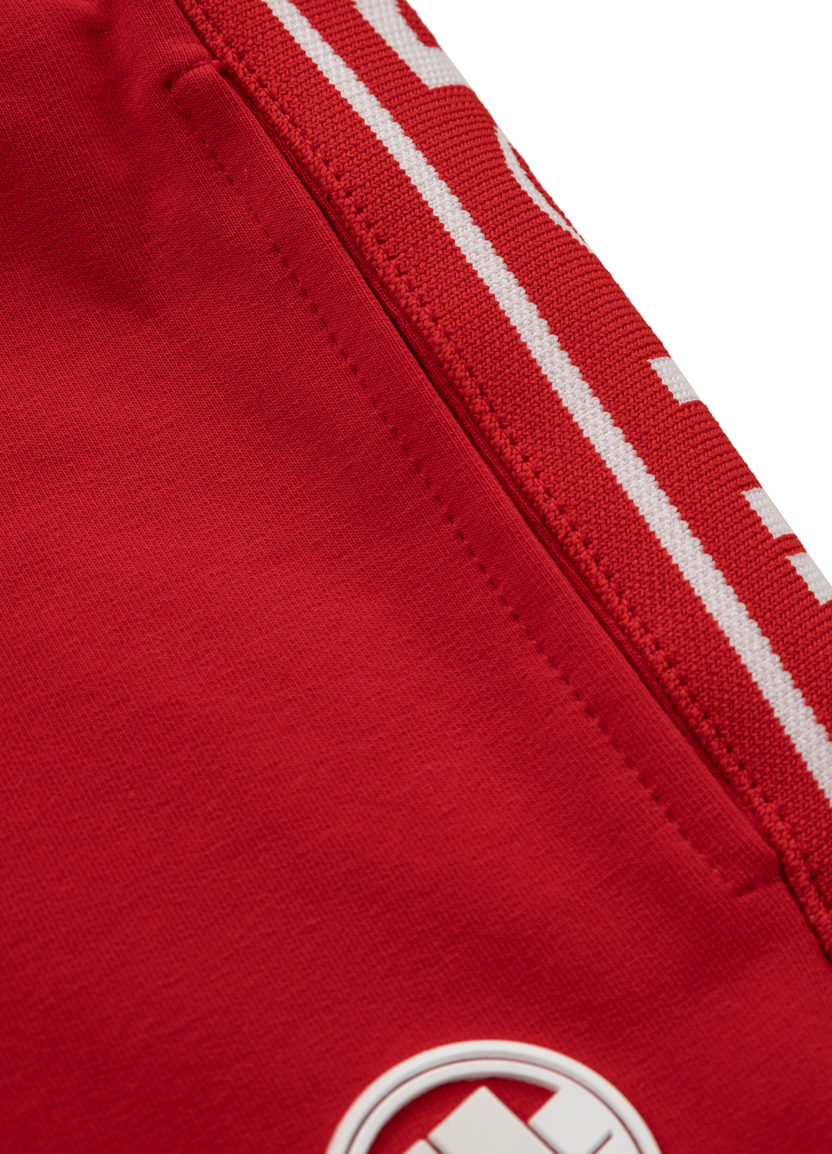 SMALL LOGO FRENCH TERRY 21 Red shorts.